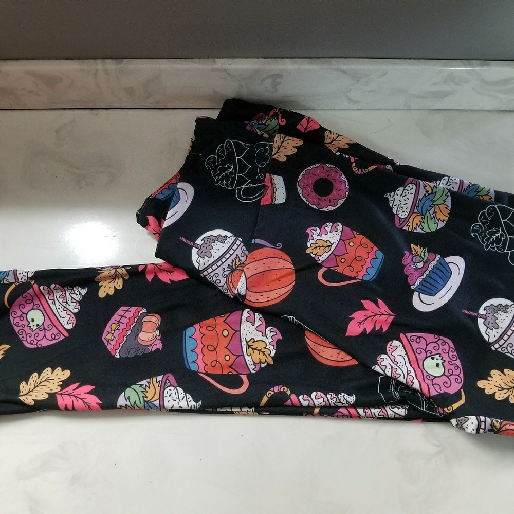 Pumpkin fall leggings fits 14 -22 also have 0-14